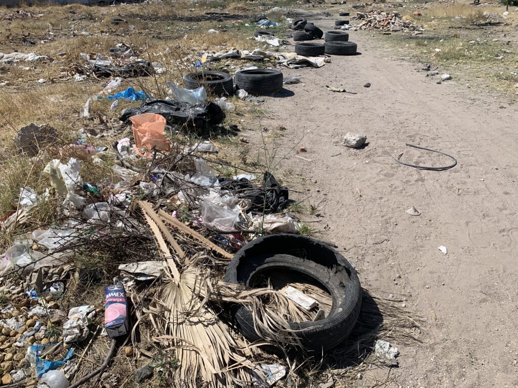 Cementerio de llantas, escombro y animales muertos, piden acabar con este foco de infección
