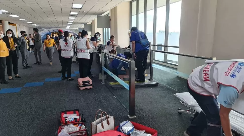 Mujer queda con la pierna atrapada en una cinta transportadora en Tailandia; se la tuvieron que amputar