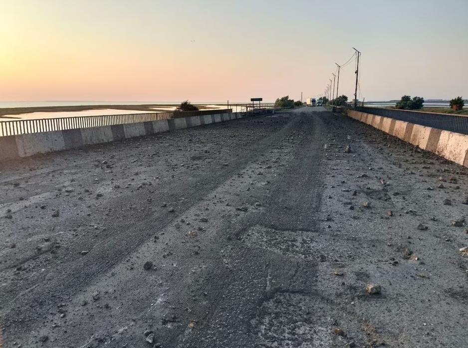 Misiles ucranianos impactan el principal puente de Crimea