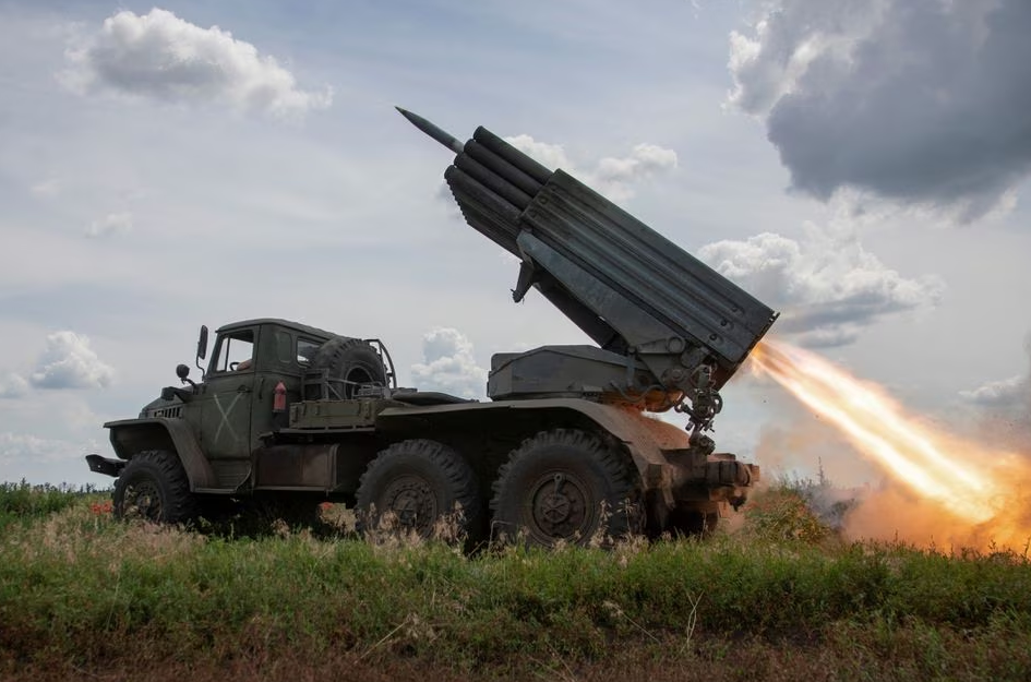 Ucrania dice que ha avanzado en el sur y ha frenado ataques de Rusia en el este