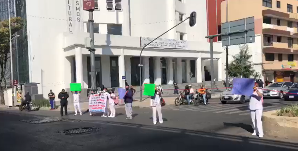 Trabajadores de la salud realizan bloqueos en la CDMX; exigen mejoras laborales