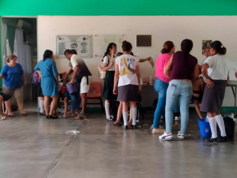 Al menos 50 alumnos sufren desmayos por ola de calor en Veracruz