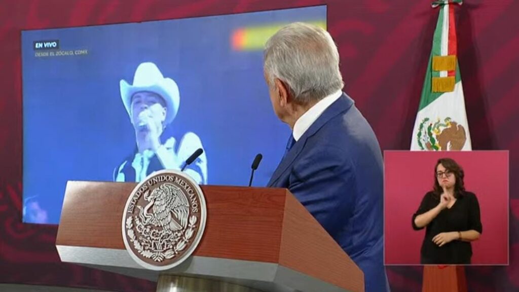 AMLO afirma que música de Grupo Firme es muy buena para los jóvenes