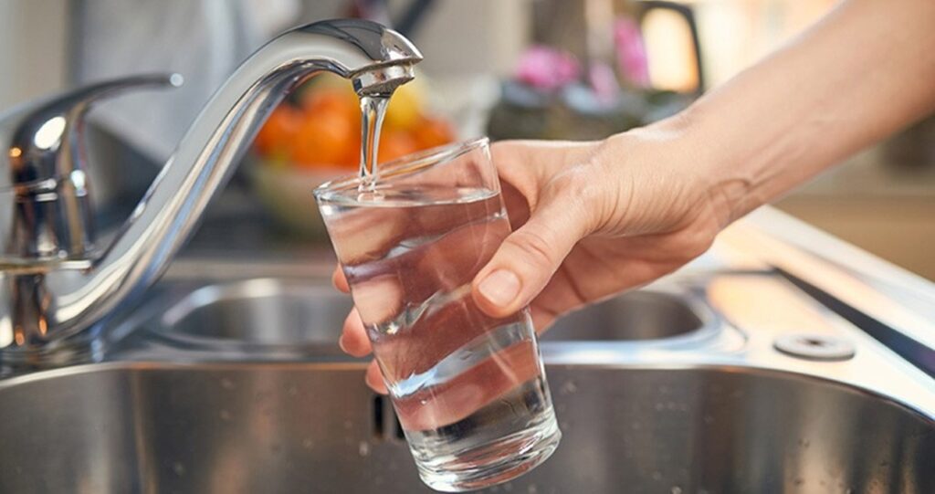 Exceso de flúor en el agua pone en riesgo salud bucal de duranguenses, gobernador pide potabilizadora a AMLO