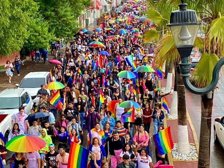 Comunidad LGBT levantamos la mano, buscamos legislar: Selene Name