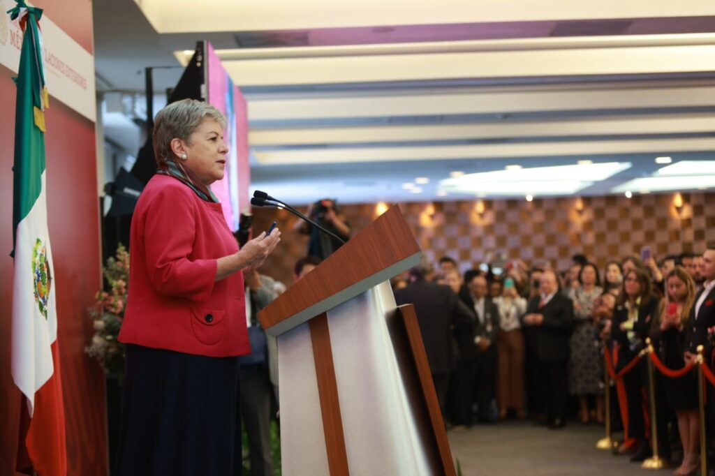 Alicia Bárcena se reúne por primera vez con personal de la Secretaría de Relaciones Exteriores