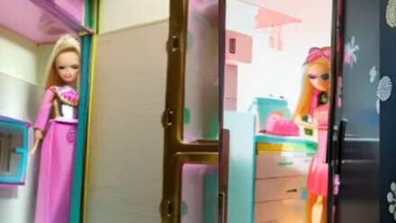 Joven usa filtro de Barbie en su casa y descubre un fantasma