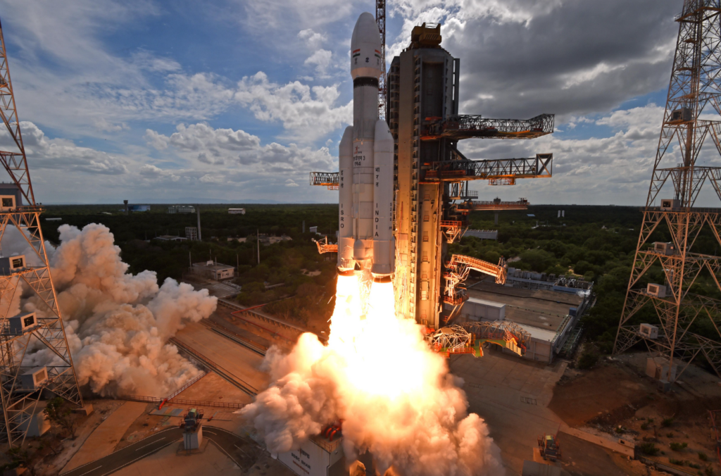 India lanza exitosamente su cohete lunar Chandrayaan-3