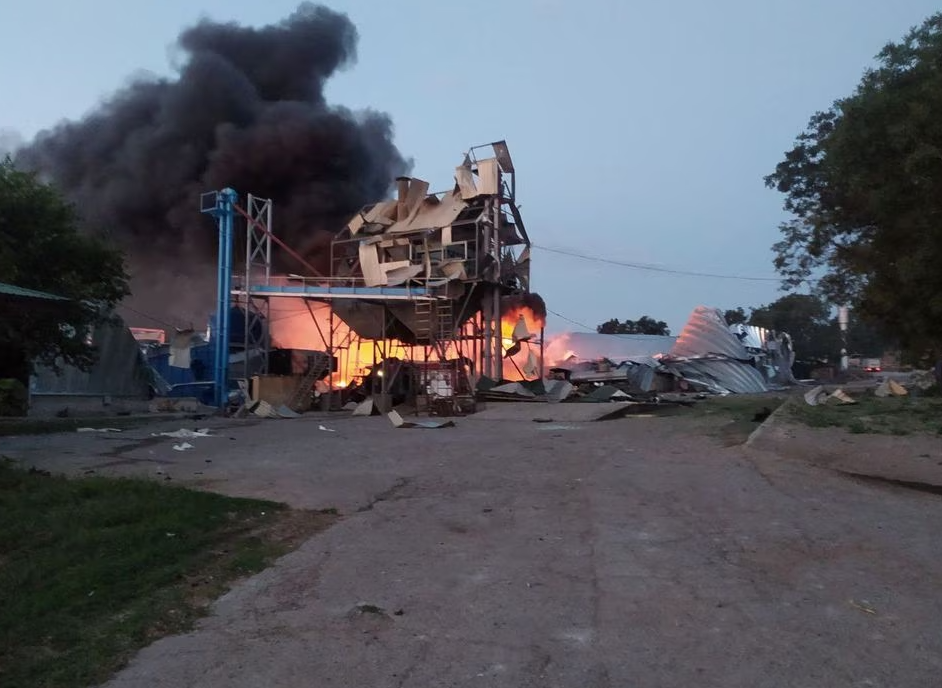 Rusia ataca por cuarto día consecutivo puertos ucranianos; amenazan navíos