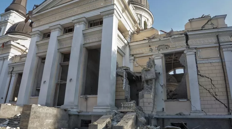 Catedral histórica es destruida en nuevos ataques de Rusia a Ucrania
