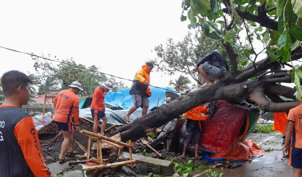 Súper tifón amenaza con golpear China tras impactar Filipinas