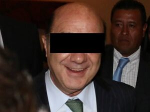 Murillo Karam es trasladado al Instituto Nacional de Cardiología