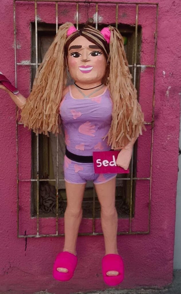 Crean Piñata de Wendy Guevara en Resulta y Resalta