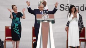 Más de 250 mil personas asistieron al festejo de AMLO en el Zócalo