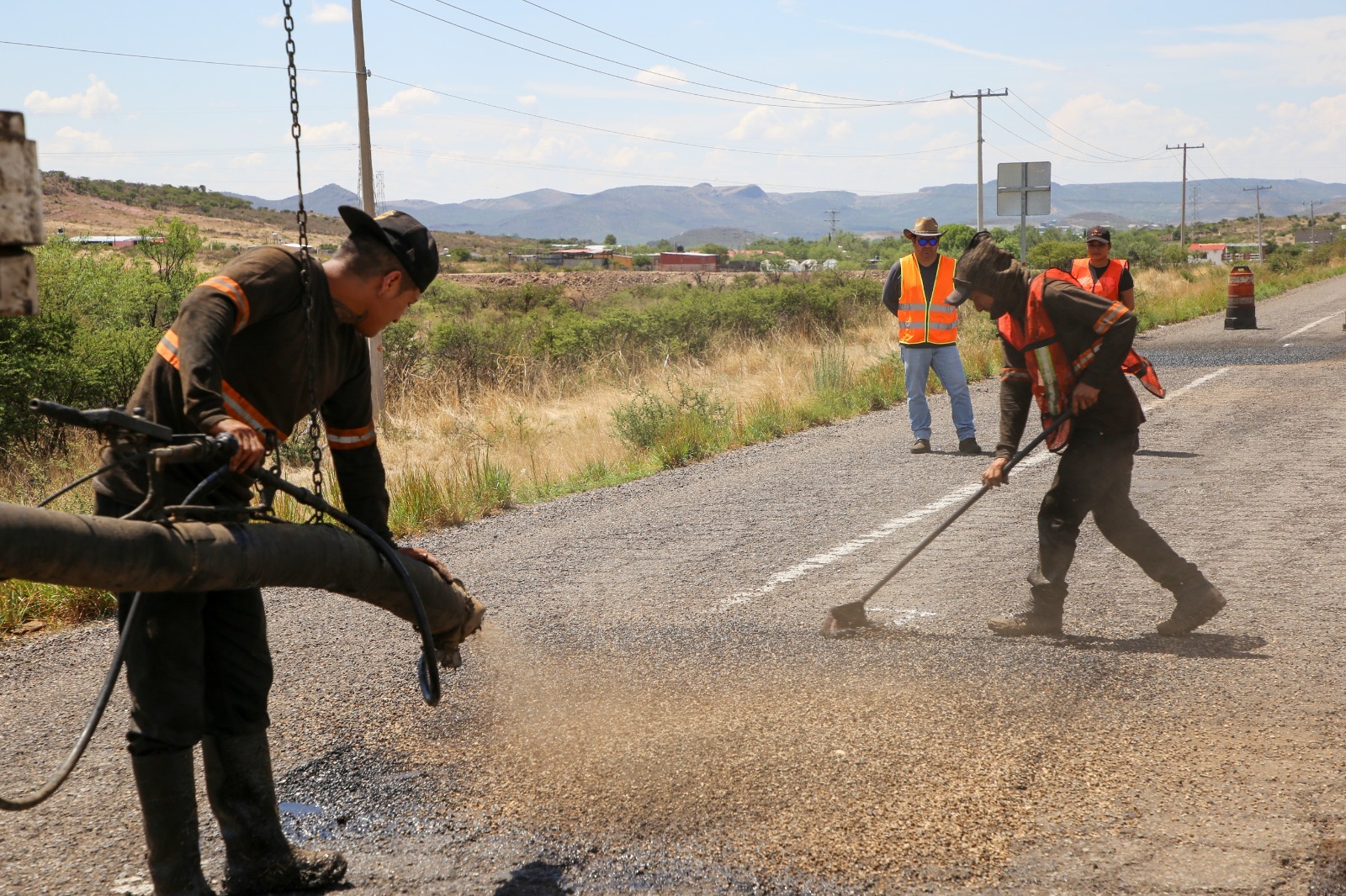 Realiza Gobierno del Estado trabajos de bacheo en la vía corta a Parral ...