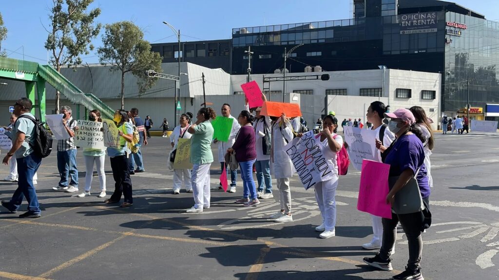 Médicos protestan en CDMX contra el IMSS-Bienestar