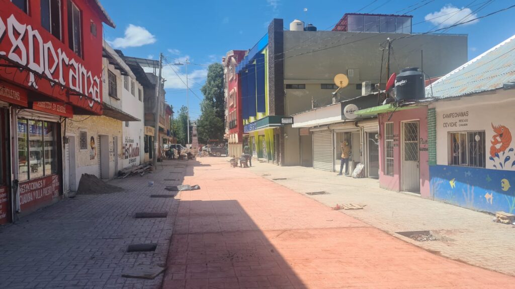 Pavimento en calle Hidalgo al 90 por ciento