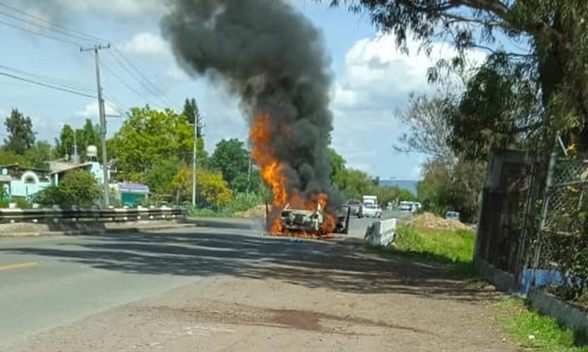 Reportan enfrentamientos, quema de autos y bloqueos en Michoacán