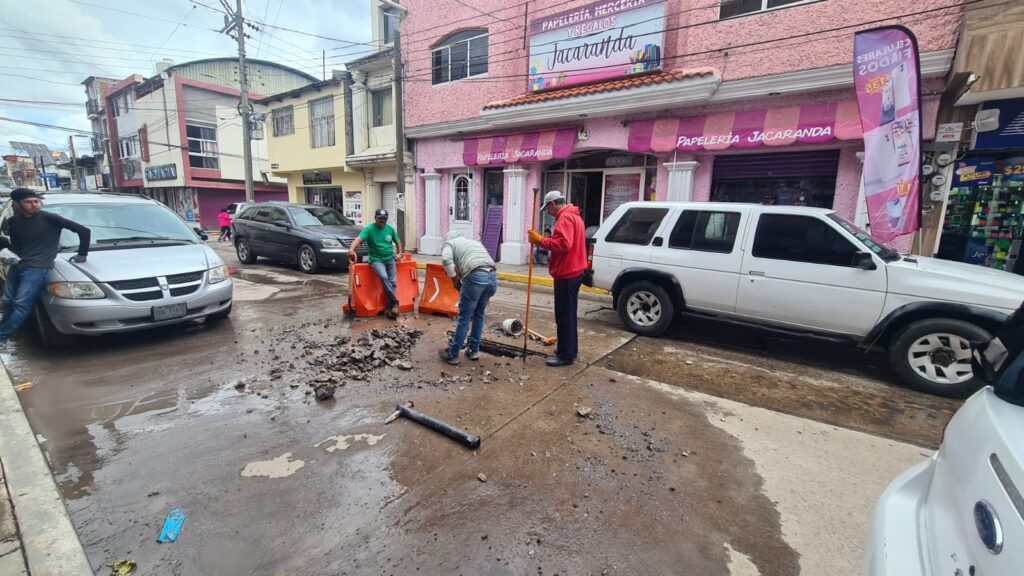 Piden comprensión por reparación de fugas de agua
