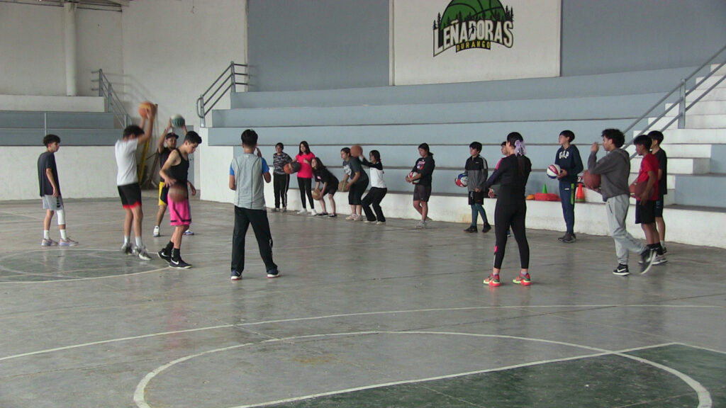 Liga municipal de basquetbol se suma a cursos de verano