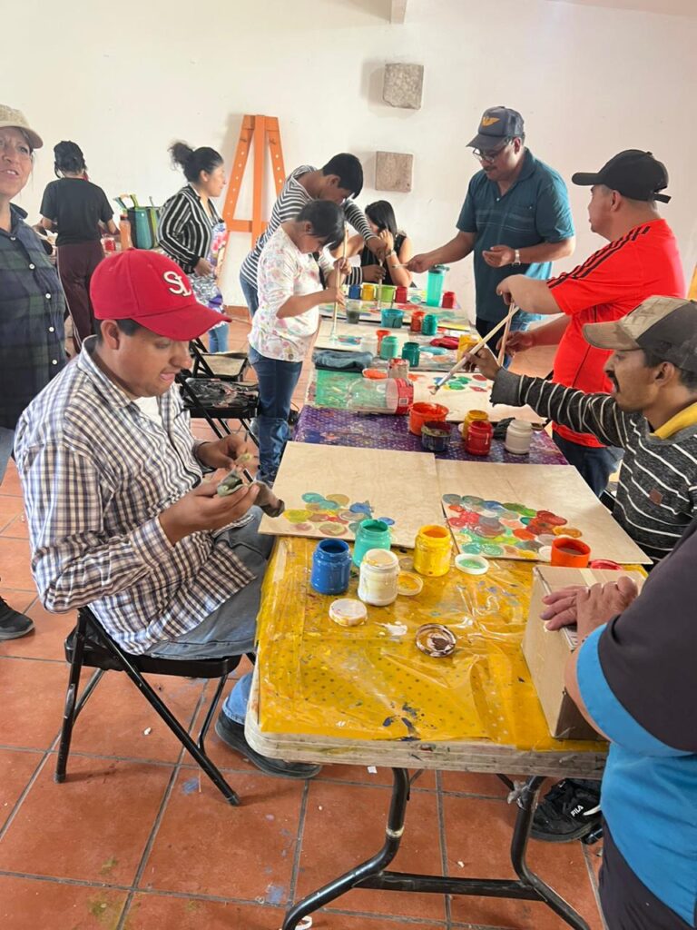 Organizan exposición de pintura y kermés en plaza municipal