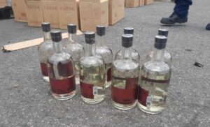 Aseguran 5 mil 400 kilos de metanfetamina en botellas de mezcal