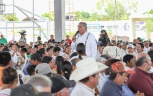 Adán Augusto López ya realizó 100 asambleas informativas
