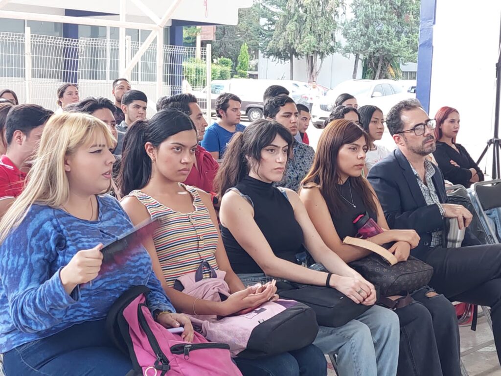 Con audiencia pública sobre despido injustificado, dieron bienvenida a nuevos alumnos de la Fader y Cipol