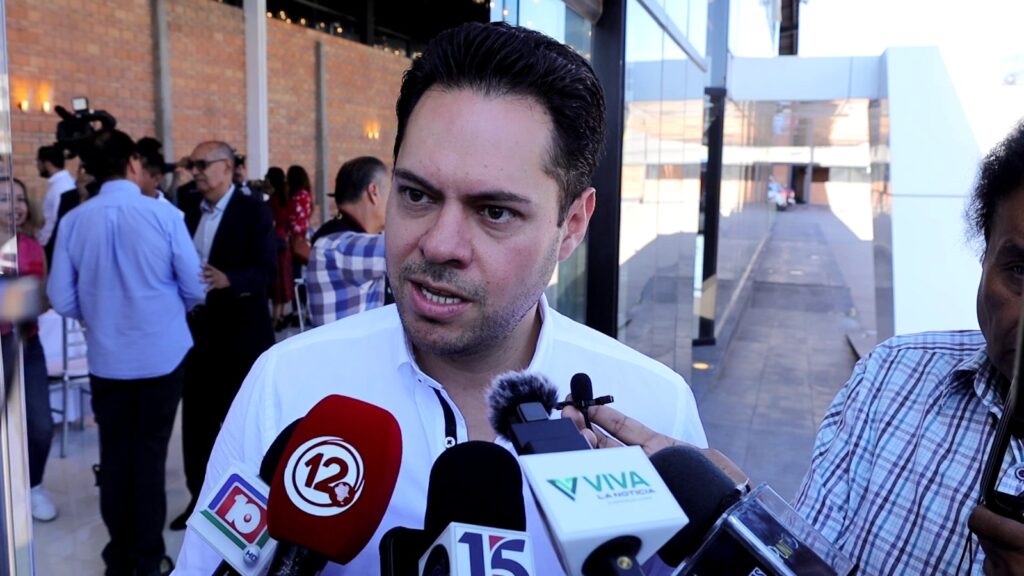 Hay que leer los libros de texto para ser objetivos: presidente del Congreso de Durango