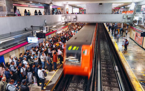 ¡Otra vez! Persona se arroja a las vías del Metro de la Línea 1