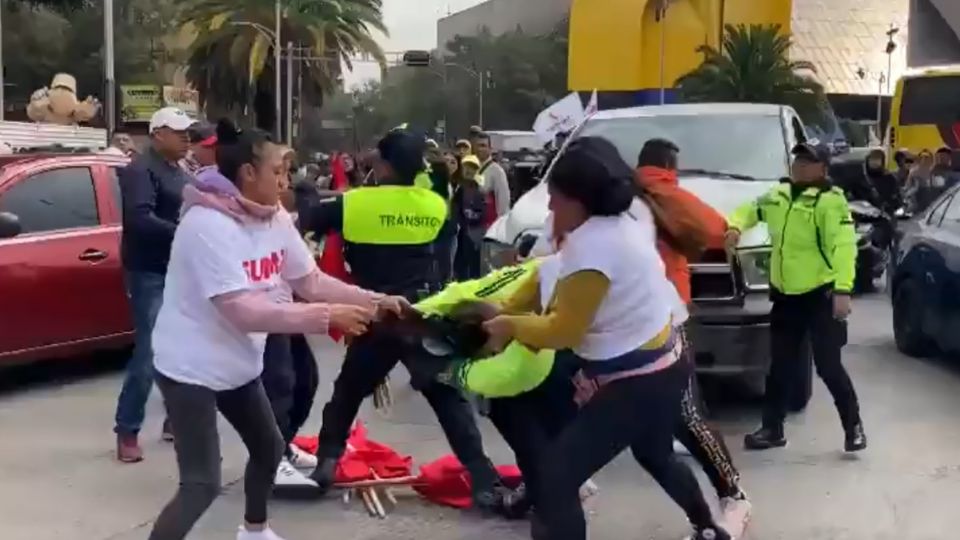 VIDEO: Simpatizantes de Sheinbaum golpean a policías en su cierre de gira