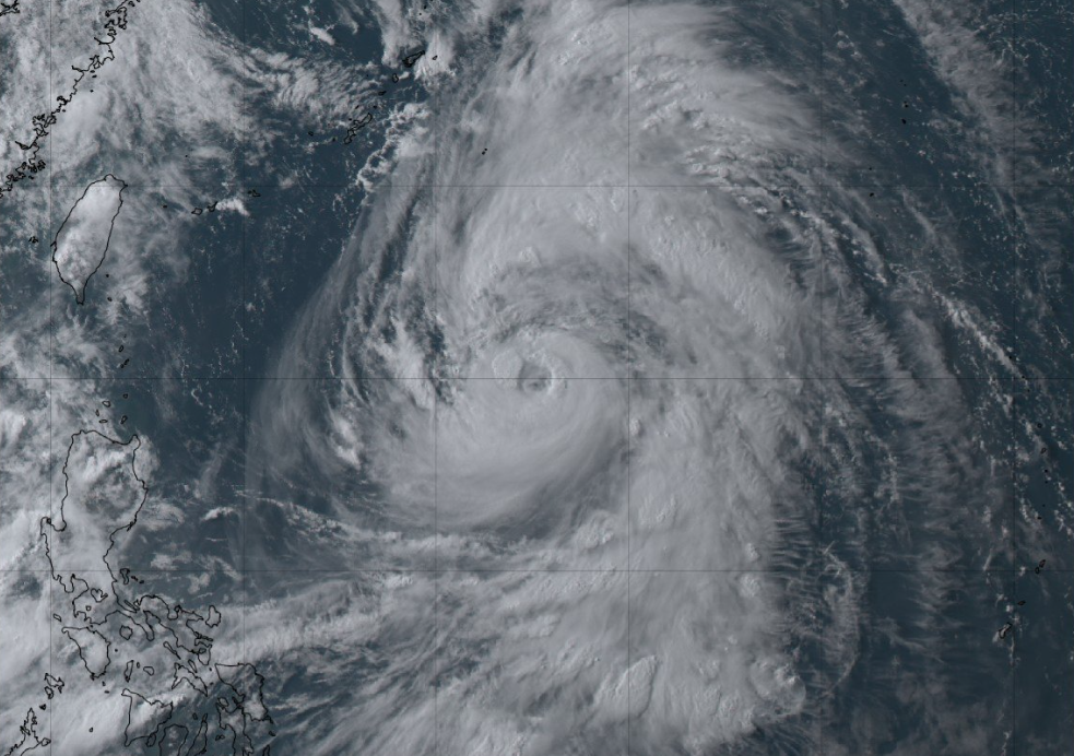 Japón cancela vuelos en Okinawa por la aproximación de un tifón