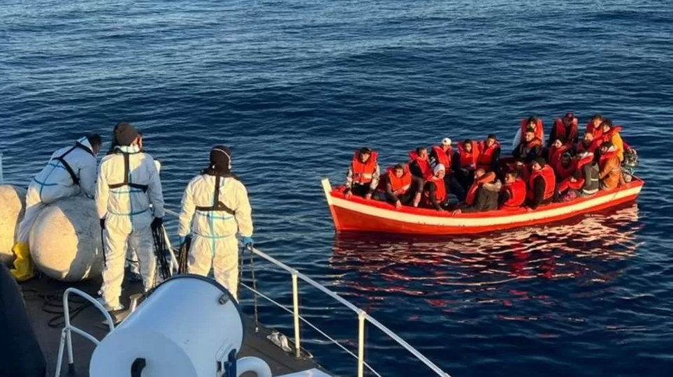 Naufragio en las costas de Italia deja al menos 2 migrantes muertos y otros 30 desaparecidos