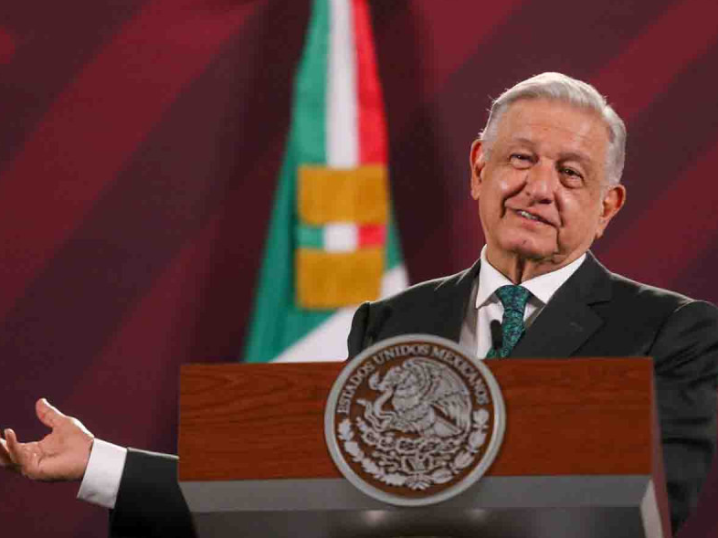 «Terminando me retiro», reitera López Obrador en Palacio Nacional