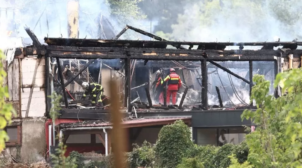 Incendio en una casa vacacional en Francia deja por lo menos 9 personas muertas