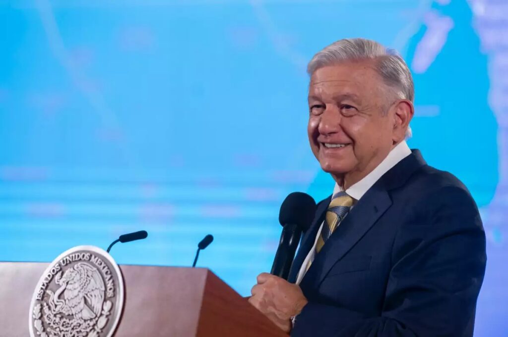 López Obrador celebra proceso interno de Morena para candidatura presidencial