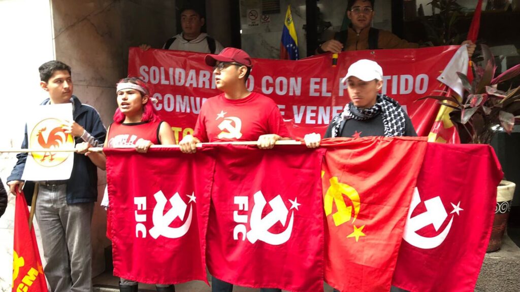 Militantes del Partido Comunista Mexicano Protestan en Embajada de Venezuela en Solidaridad con el Partido Comunista de Venezuela