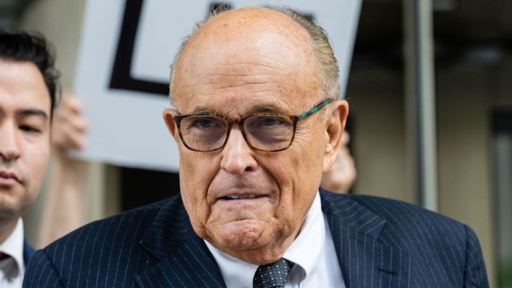 Rudy Giuliani se entrega a la justicia por su participación en la controversia electoral de Georgia