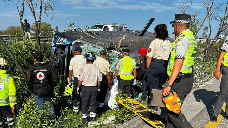Volcadura de autobús deja al menos siete muertos en la México-Querétaro