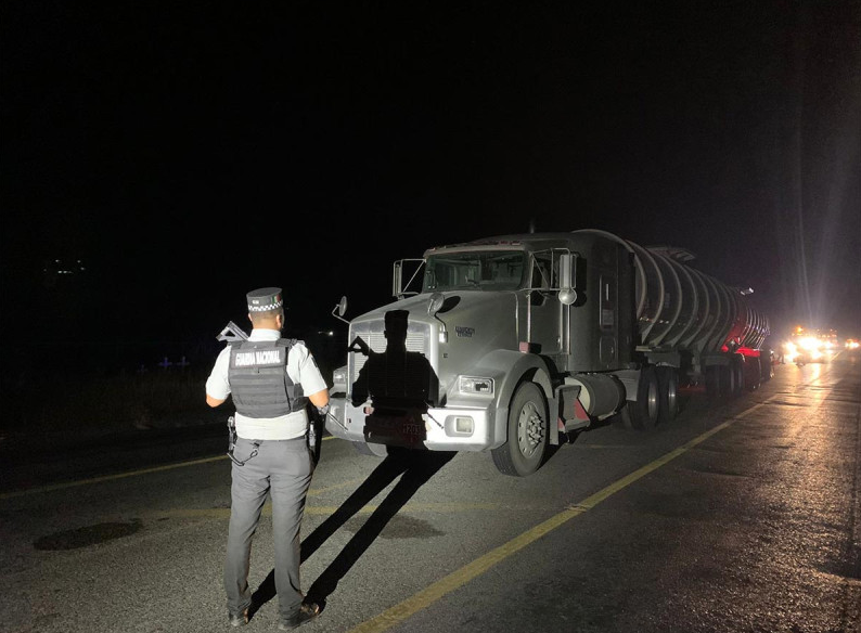 Infracción de tránsito llevó a descubrimiento de huachicol por la Guardia Nacional en Tamaulipas