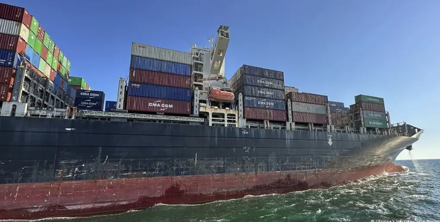 Un primer barco sale de puerto ucraniano a pesar de las amenazas rusas
