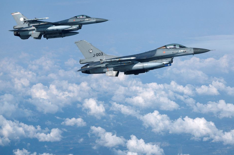 Estados Unidos aprueba el envío de aviones F-16 a Ucrania