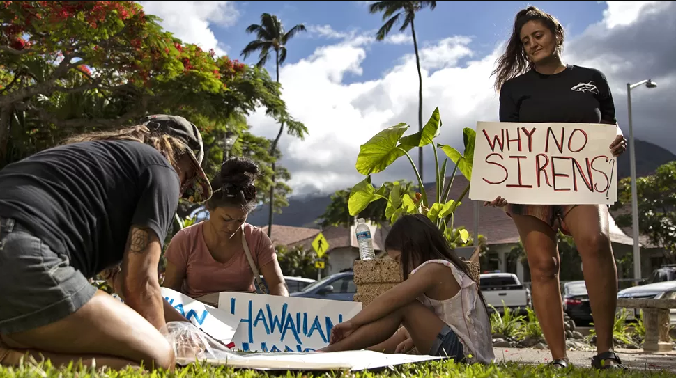 Jefe de emergencias de Maui renuncia tras críticas sobre el sistema de alarma