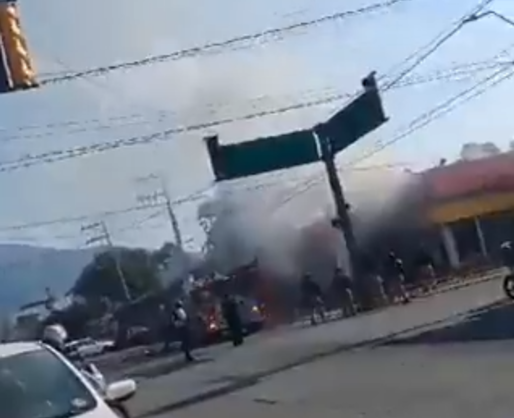 Narcobloqueos y ataques a negocios sacudieron a Michoacán el fin de semana