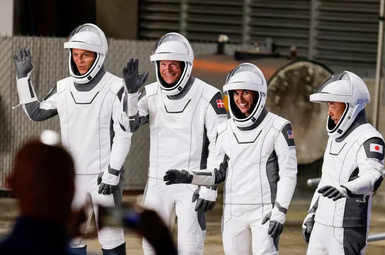 La misión Crew-7 de SpaceX llega a la Estación Espacial Internacional