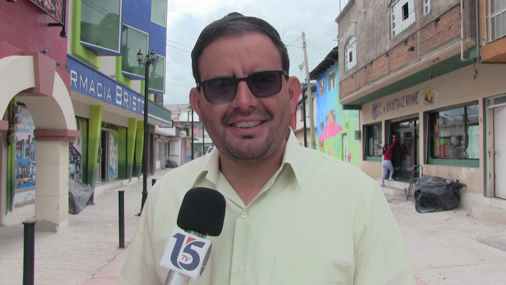 Continua la atención de alumbrado público  