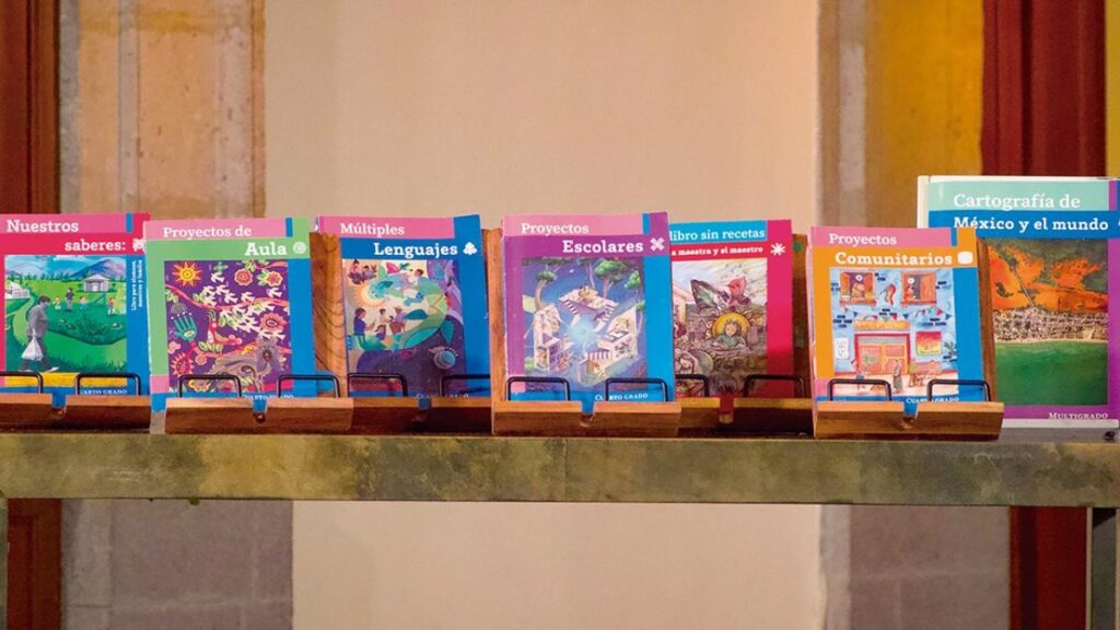 Morena presenta iniciativa para blindar los libros de texto