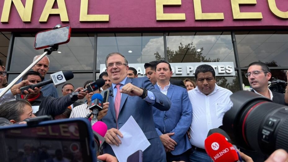 Ebrard afirma que no se irá a MC porque va a ganar en Morena