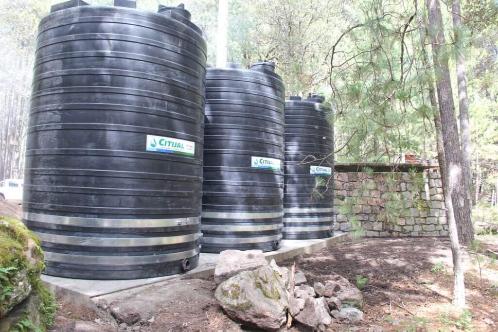 Instalación de macrotanques y línea de agua de La Ciudad