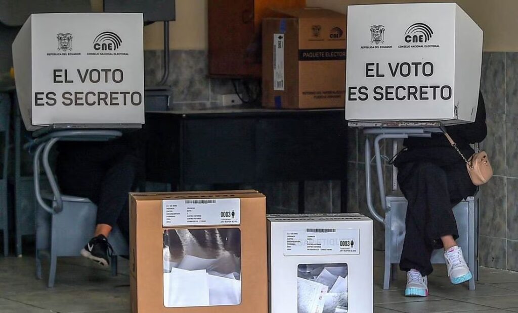 Cierran urnas en Ecuador tras una jornada envuelta en tensiones